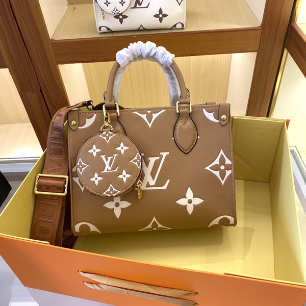 ルイヴィトンバッグ背面デザイン